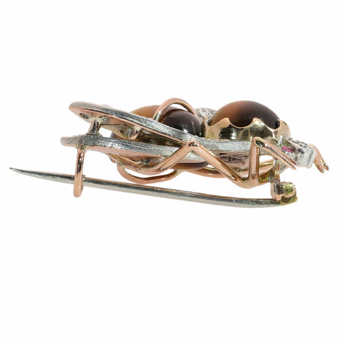 26050-0106.p08_Charming Interbellum Bee Brooch  ca  1930  with Tiger s Eye and Diamonds-en.jpg