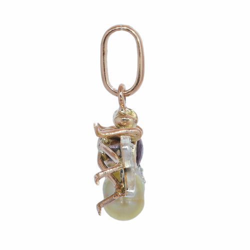 26079-0303.p04_Victorian fly or bee pendant with rose cuts  paste and pearl  circa 1900-en.jpg