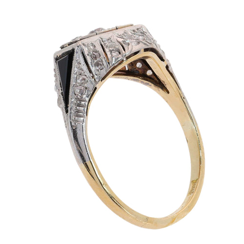 26085-0110.p07_Art Deco Diamond and Onyx Ring in Gold and Platinum  circa 1930-en.jpg