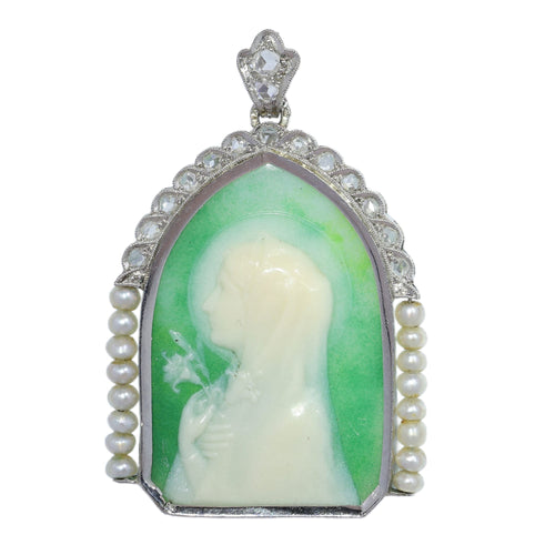 26089-0387.p00_Art Deco pendant of Mary in green relief with pearls  circa 1920-en.jpg