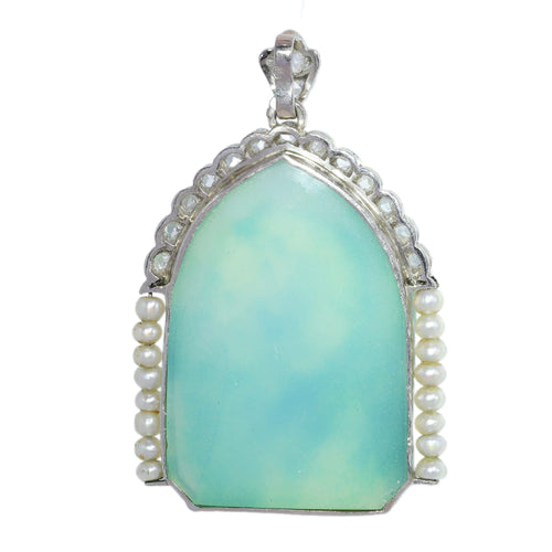 26089-0387.p06_Art Deco pendant of Mary in green relief with pearls  circa 1920-en.jpg