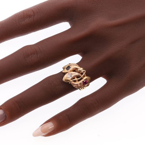 26106-0234.p01_Triple serpent ring in textured gold with ruby  sapphire and diamond  ca  1900-en.jpg