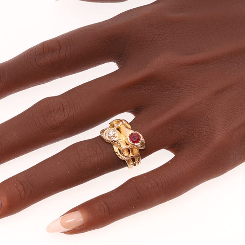 26106-0268.p01_Two Serpents in Gold  A Victorian Diamond and Ruby Ring  circa 1900-en.jpg