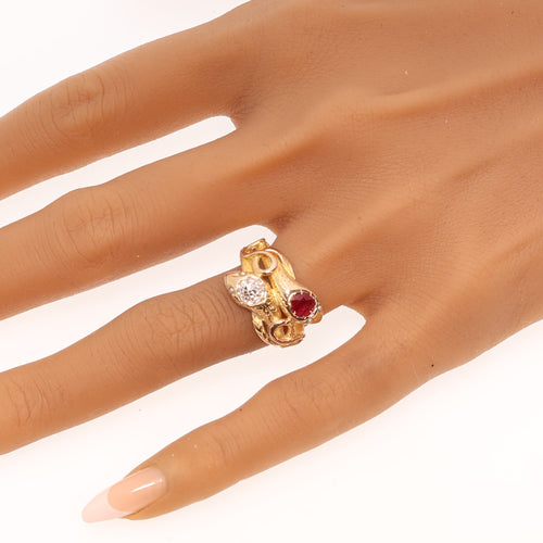 26106-0268.p02_Two Serpents in Gold  A Victorian Diamond and Ruby Ring  circa 1900-en.jpg