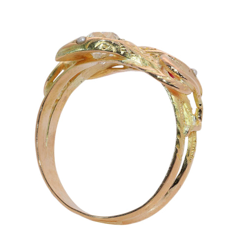 60 Bague serpents victorienne en or jaune, diamant, rubis et perles 58 Facettes 26106-0268