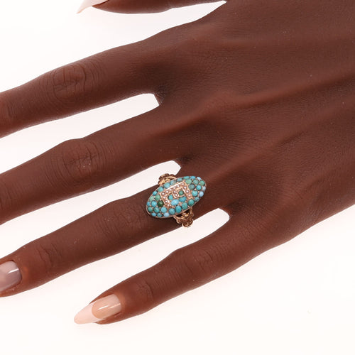 55 Bague victorienne lettre E en or jaune, turquoises et perles 58 Facettes 26106-0420
