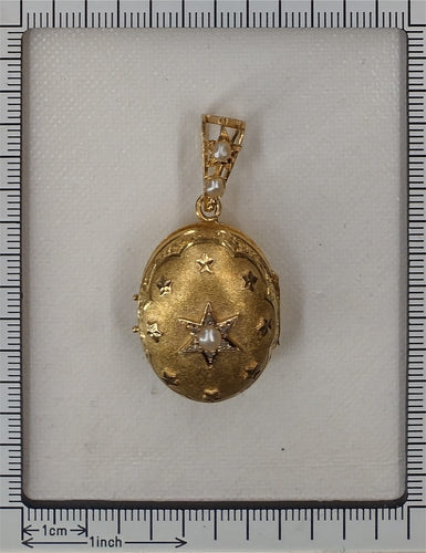 26106-0437.p08_Victorian Star Locket Pendant in 18K Gold  circa 1860  with Diamonds and Pearls-en.jpg