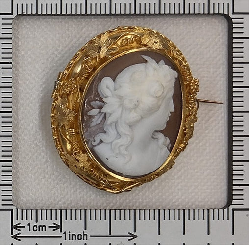 26127-0262.p12_Mythology and Memory in an 18K Gold Cameo Locket Brooch  circa 1870-en.jpg