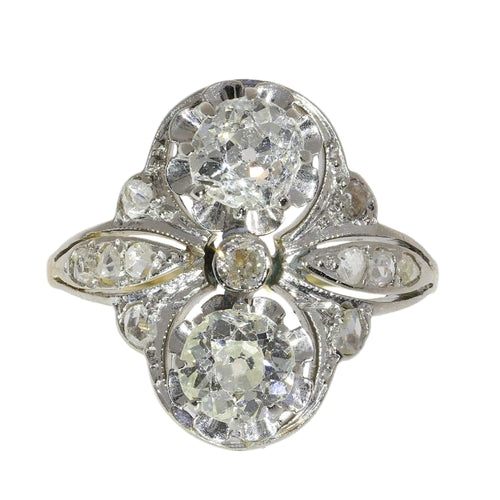 26146-0011.p03_Belle  poque Diamond Ring with Leaf-Shaped Shoulders  circa 1910-en.jpg