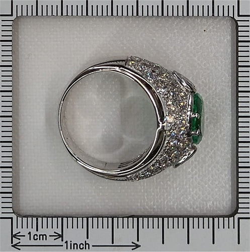 26155-0108.p12_A Bold Vintage Ring with a Colombian Emerald Heart and Diamonds  circa 1990-en.jpg