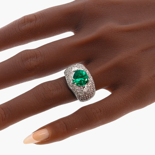 26155-0108.p01_A Bold Vintage Ring with a Colombian Emerald Heart and Diamonds  circa 1990-en.jpg