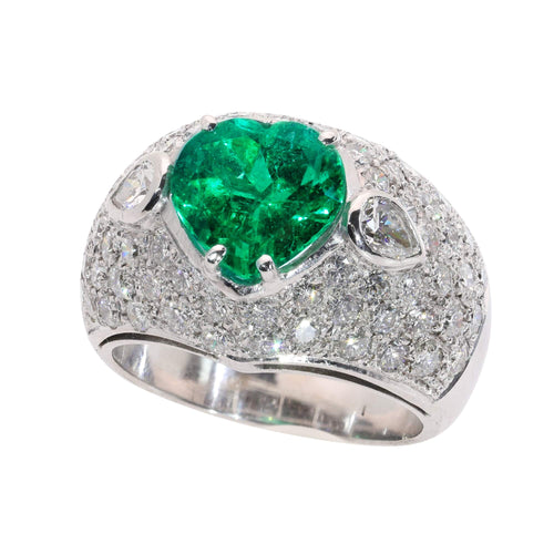 26155-0108.p04_A Bold Vintage Ring with a Colombian Emerald Heart and Diamonds  circa 1990-en.jpg