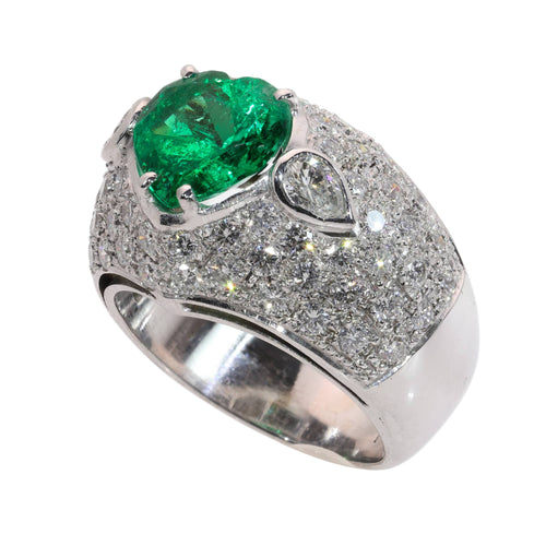 26155-0108.p05_A Bold Vintage Ring with a Colombian Emerald Heart and Diamonds  circa 1990-en.jpg