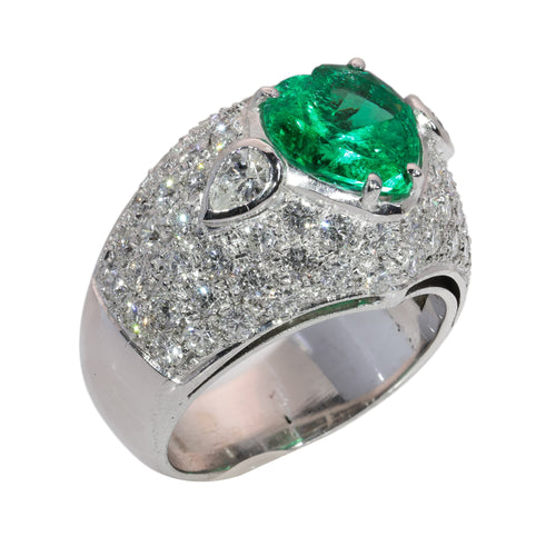26155-0108.p09_A Bold Vintage Ring with a Colombian Emerald Heart and Diamonds  circa 1990-en.jpg