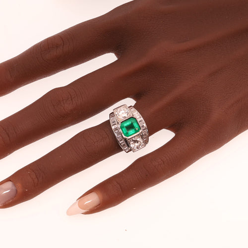 26155-0112.p01_An Architectural Emerald and Diamond Statement Ring  c  1955-en.jpg