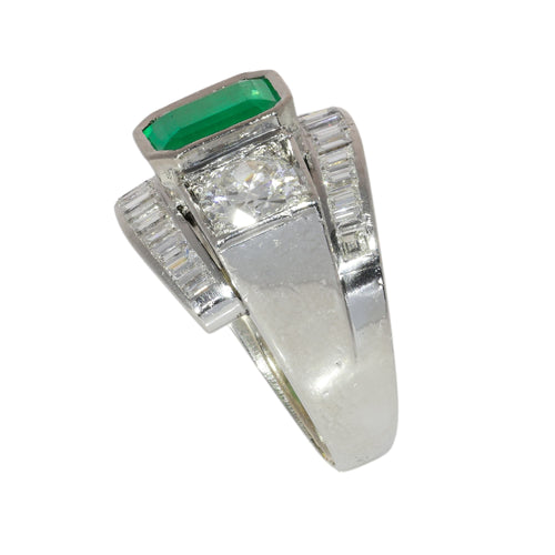 26155-0112.p06_An Architectural Emerald and Diamond Statement Ring  c  1955-en.jpg