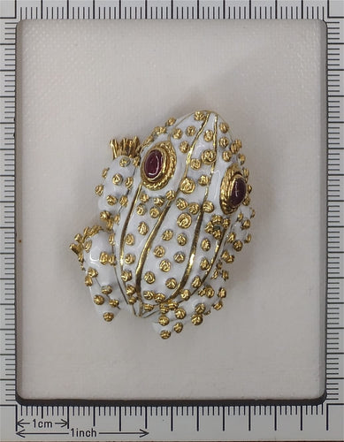 26211-0088.p13_David Webb White Enamel and Ruby Frog Brooch  1960s to 1970s-en.jpg
