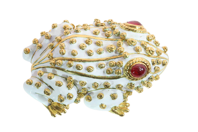 26211-0088.p03_David Webb White Enamel and Ruby Frog Brooch  1960s to 1970s-en.jpg