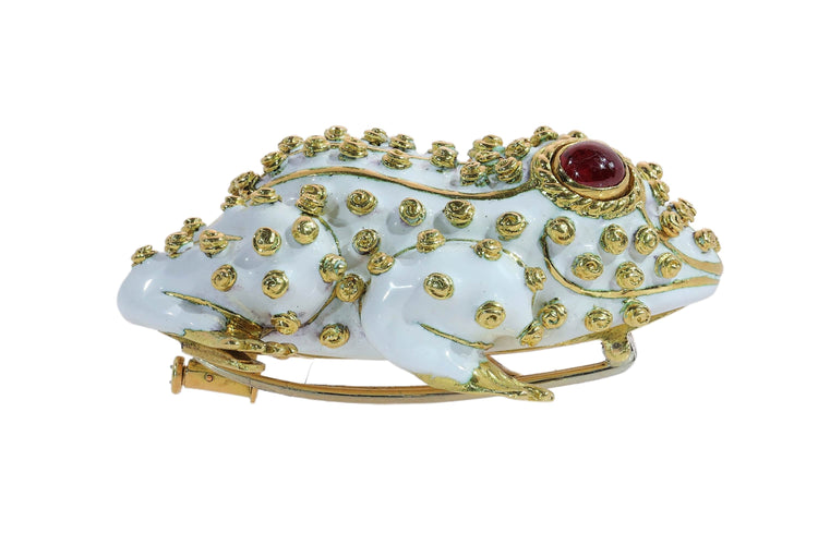 26211-0088.p01_David Webb White Enamel and Ruby Frog Brooch  1960s to 1970s-en.jpg