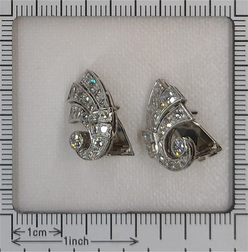 Années 1950 - Boucles d'oreilles clips en platine, or blanc 18K et diamants 58 Facettes 26229-0099