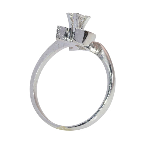 26232-0179.p08_Circa 1970 18K White Gold Modernist Diamond Ring-en.jpg