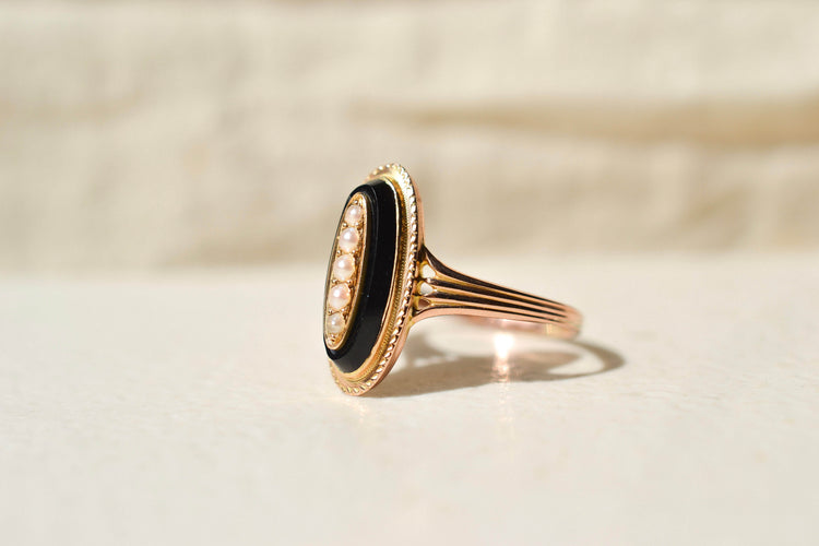 https://cdn.shopify.com/s/files/1/0963/7950/2920/files/bague-navette-or_0ff18c7b-3bad-4765-b983-79f96c88d41f.jpg?v=1787581933