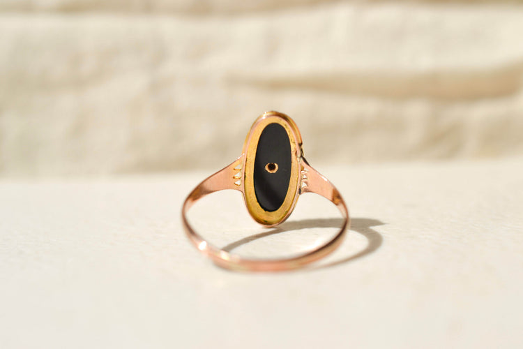 https://cdn.shopify.com/s/files/1/0963/7950/2920/files/bague-ancienne-onyx.jpg?v=1787581933
