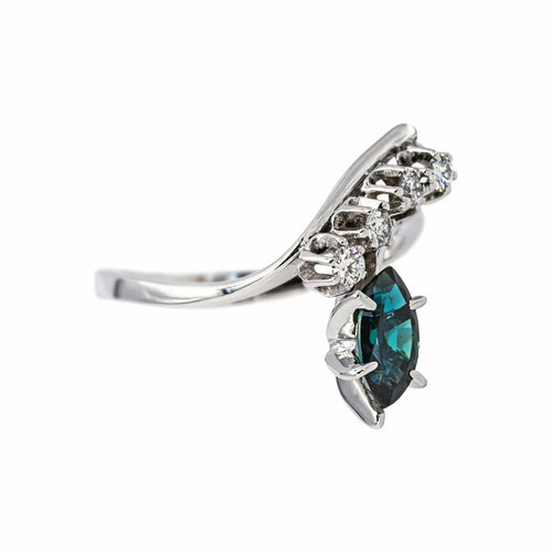 51 Bague en or blanc, saphir et diamants 58 Facettes 5782523CN