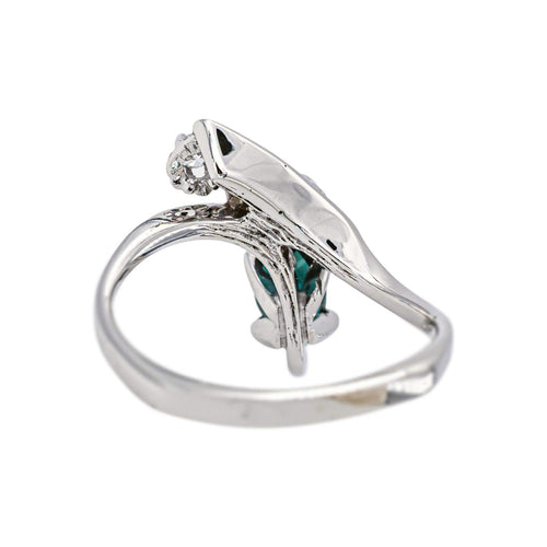 51 Bague en or blanc, saphir et diamants 58 Facettes 5782523CN