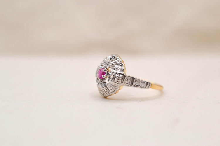 https://cdn.shopify.com/s/files/1/0963/7950/2920/files/bague-art-deco-rubis-vintage.jpg?v=1787660225
