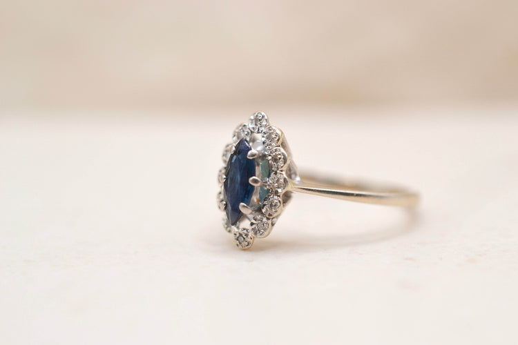 https://cdn.shopify.com/s/files/1/0963/7950/2920/files/bague-ancienne-saphir-taille-navette-ancien.jpg?v=1787667013