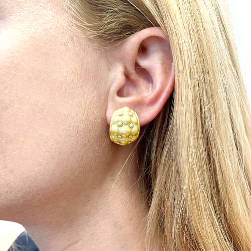 Boucles d'oreilles Boucles d'oreilles motif capitonné en or jaune 58 Facettes 35931