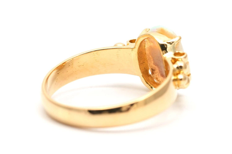 49 Bague contemporaine en or jaune 18 carats et opale 58 Facettes 23943