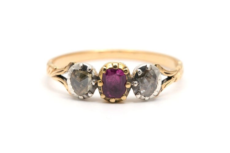 56 Art Nouveau - Bague en or jaune, rubis et diamants 58 Facettes B902