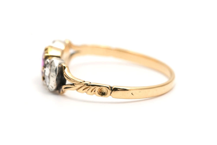56 Art Nouveau - Bague en or jaune, rubis et diamants 58 Facettes B902