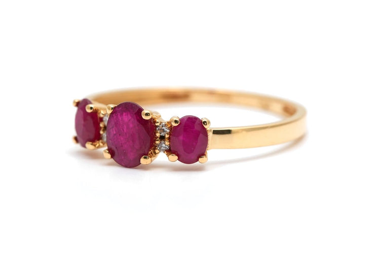 Bague 54 Bague contemporaine en or jaune 18 carats, rubis et diamants 58 Facettes 18072603-05