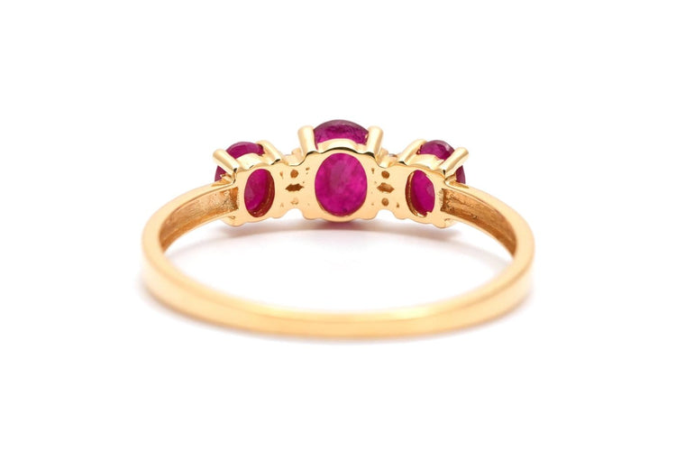 Bague 54 Bague contemporaine en or jaune 18 carats, rubis et diamants 58 Facettes 18072603-05