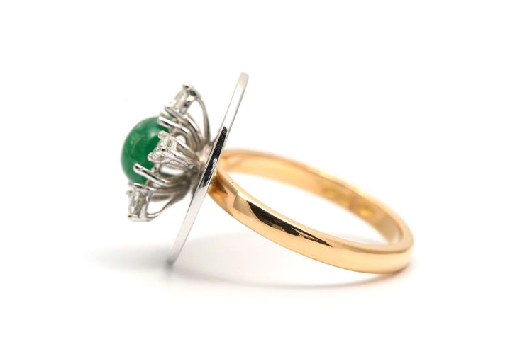 51 Années 70 - Bague en or jaune et blanc, émeraude et diamants 58 Facettes B903