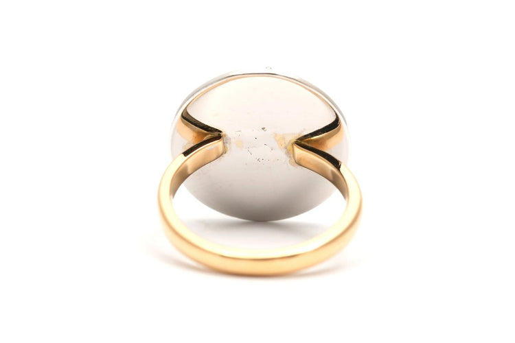 51 Années 70 - Bague en or jaune et blanc, émeraude et diamants 58 Facettes B903