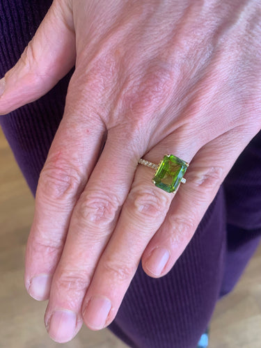 Bague 53 Bague péridot 4,80 carats diamants en or jaune 18 carats 58 Facettes B389