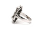 58 Bague contemporaine Art déco en or blanc 18 carats et diamants 58 Facettes 23935