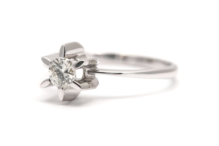 63 Années 70 - Bague en or blanc et diamant taille brillant 58 Facettes 23920