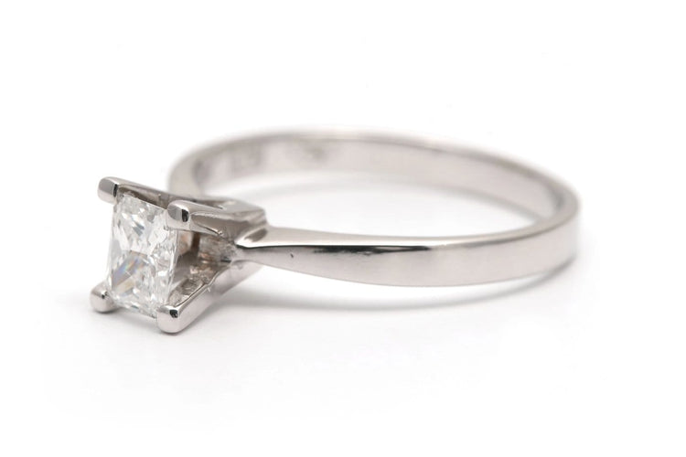 54 Bague contemporaine en or blanc et diamant taille baguette 58 Facettes B908