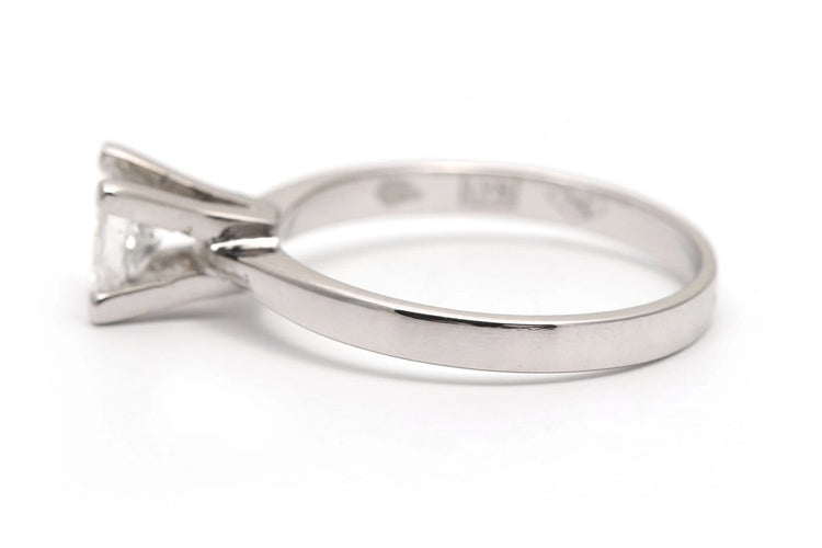 54 Bague contemporaine en or blanc et diamant taille baguette 58 Facettes B908