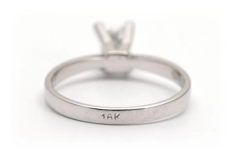 54 Bague contemporaine en or blanc et diamant taille baguette 58 Facettes B908