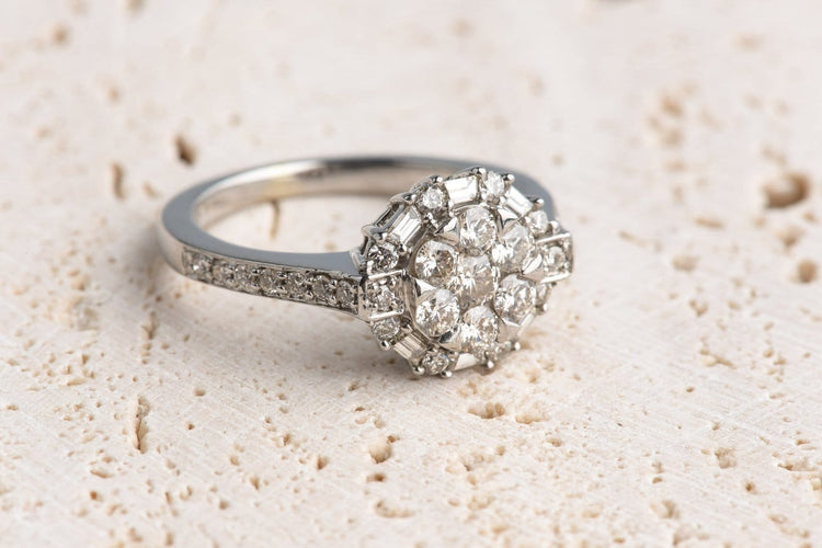 51 Bague chou en or blanc 18K et diamants 2,16 ct 58 Facettes BGCHOUCC1531-107