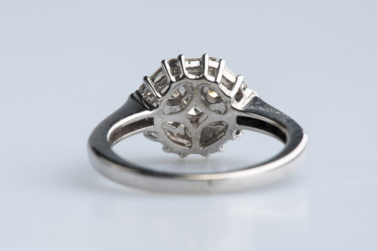 51 Bague chou en or blanc 18K et diamants 2,16 ct 58 Facettes BGCHOUCC1531-107
