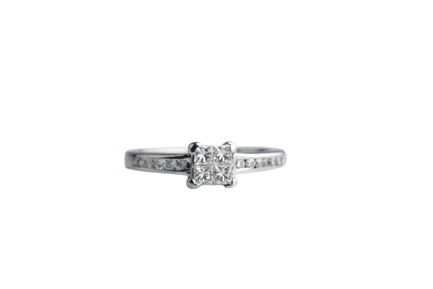 51 Bague diamants princesse et brillants en or blanc 18K 58 Facettes BGMAUBDOC768-107