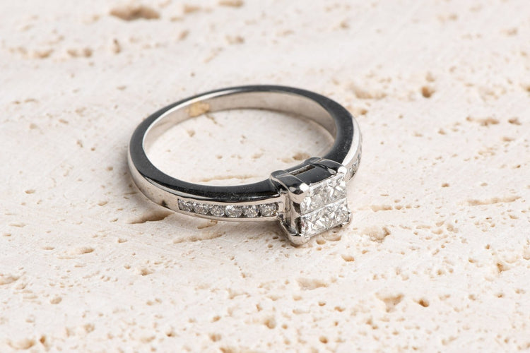 51 Bague diamants princesse et brillants en or blanc 18K 58 Facettes BGMAUBDOC768-107