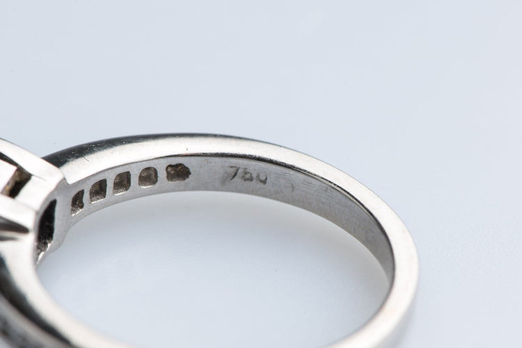 51 Bague diamants princesse et brillants en or blanc 18K 58 Facettes BGMAUBDOC768-107